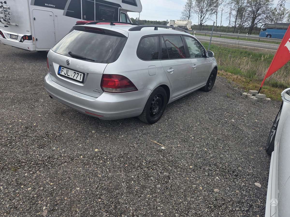 Volkswagen Golf 2011 — вигляд ззаду