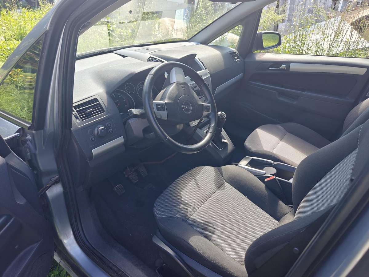 Opel Zafira 2009 — photo 8