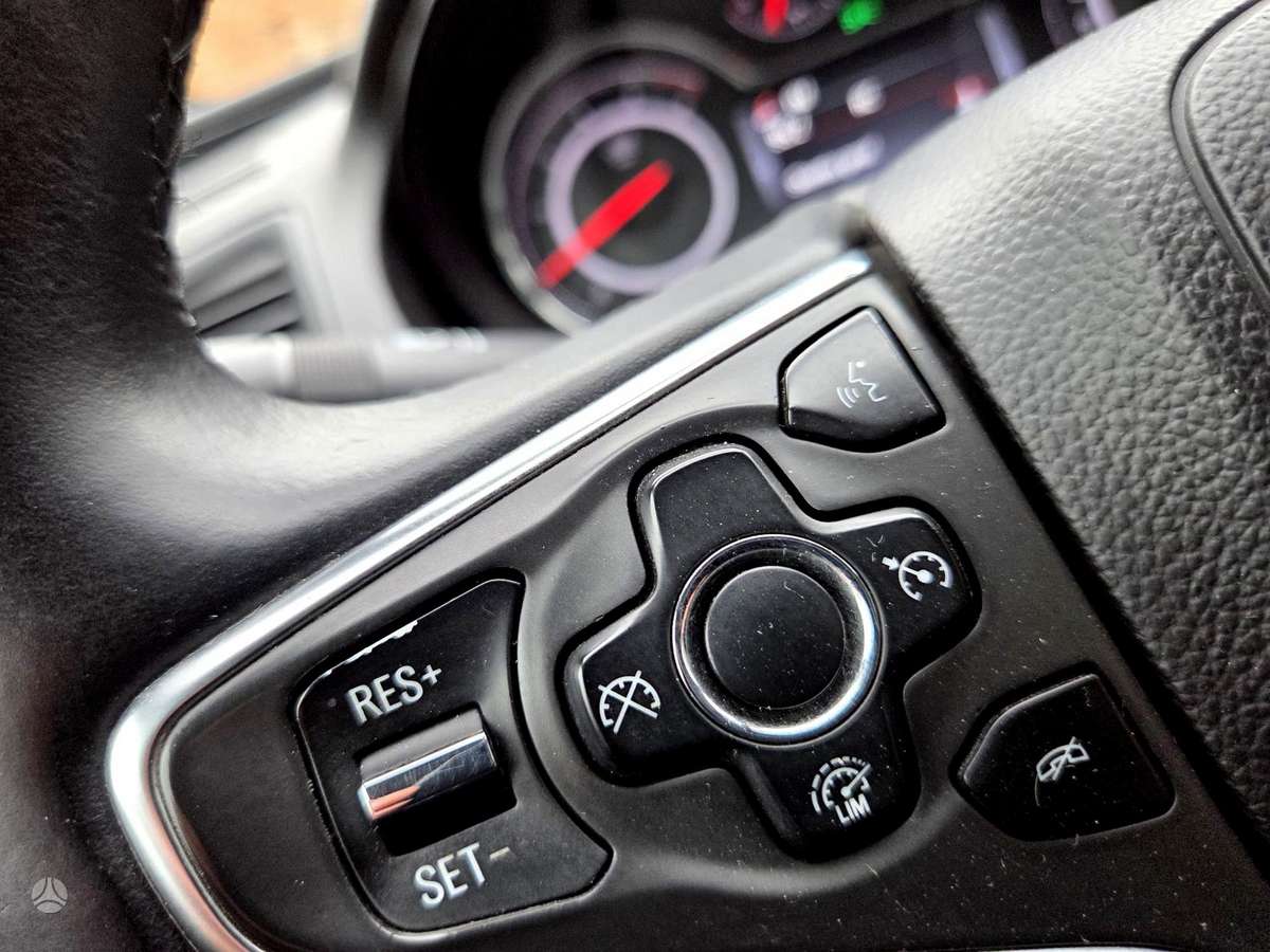 Opel Insignia 2014 — photo 39