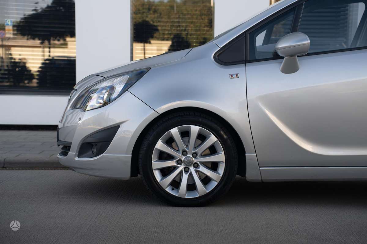 Opel Meriva 2011 — photo 10