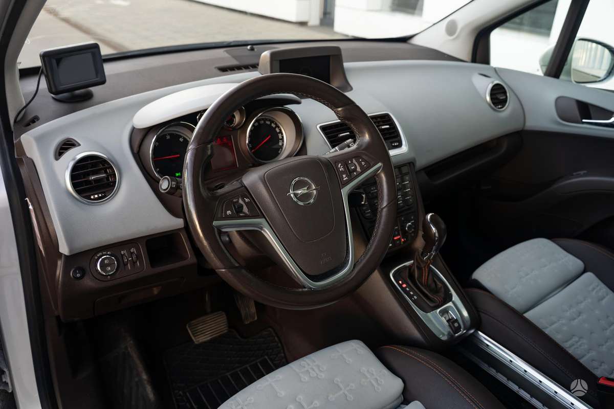 Opel Meriva 2011 — photo 16