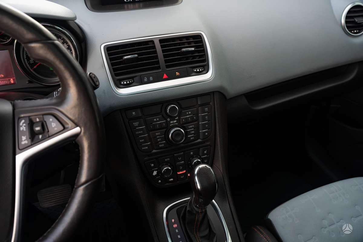 Opel Meriva 2011 — photo 18