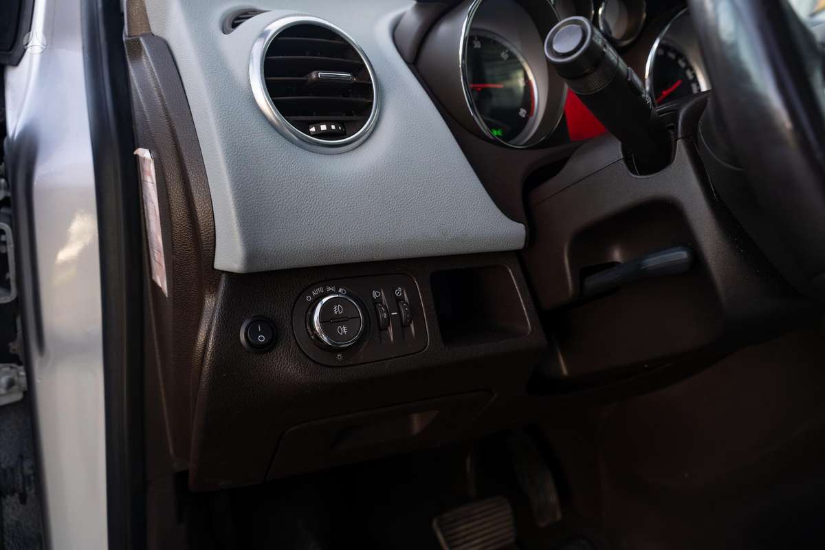 Opel Meriva 2011 — photo 20