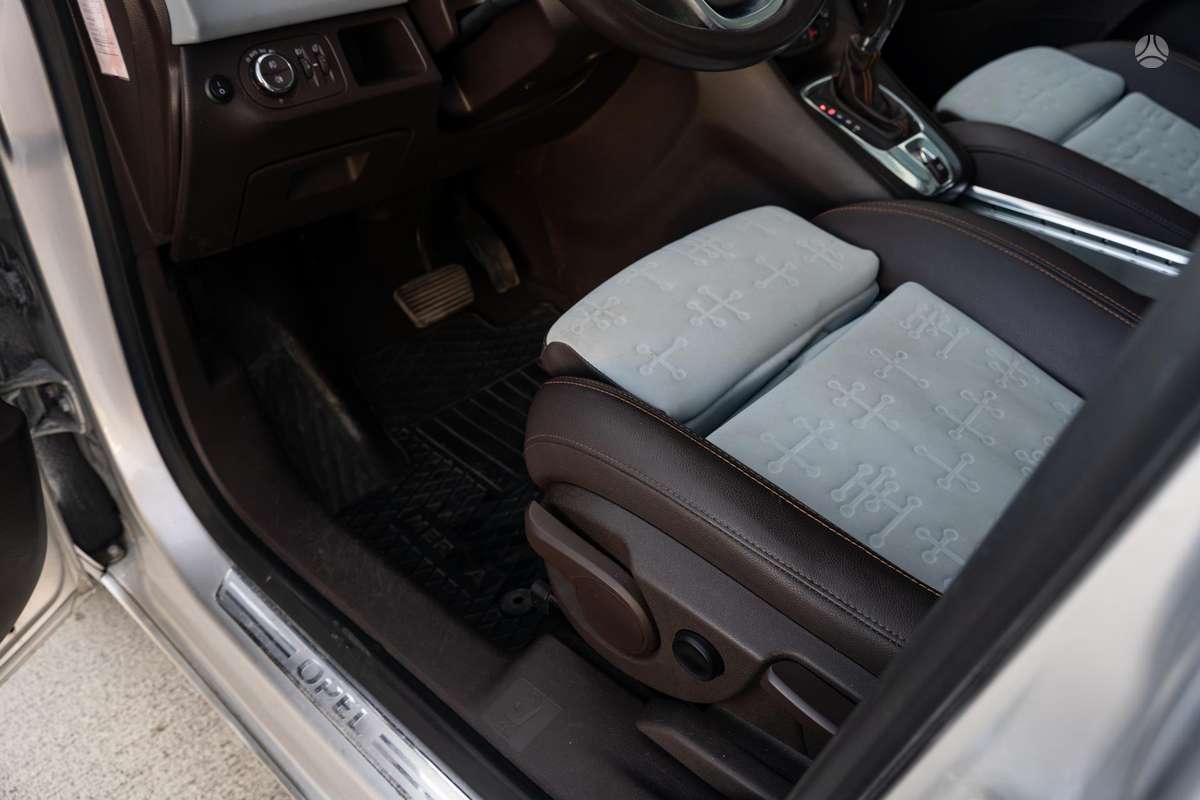 Opel Meriva 2011 — photo 21
