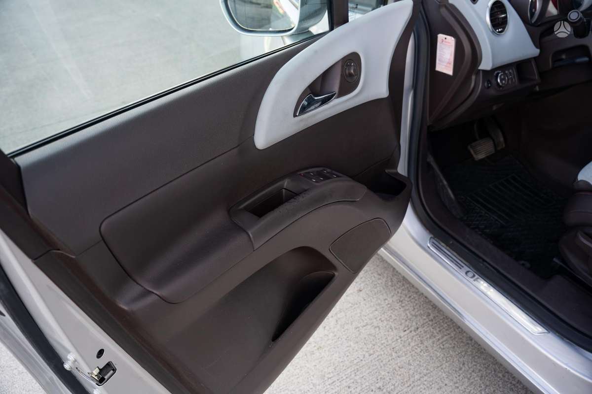 Opel Meriva 2011 — photo 26