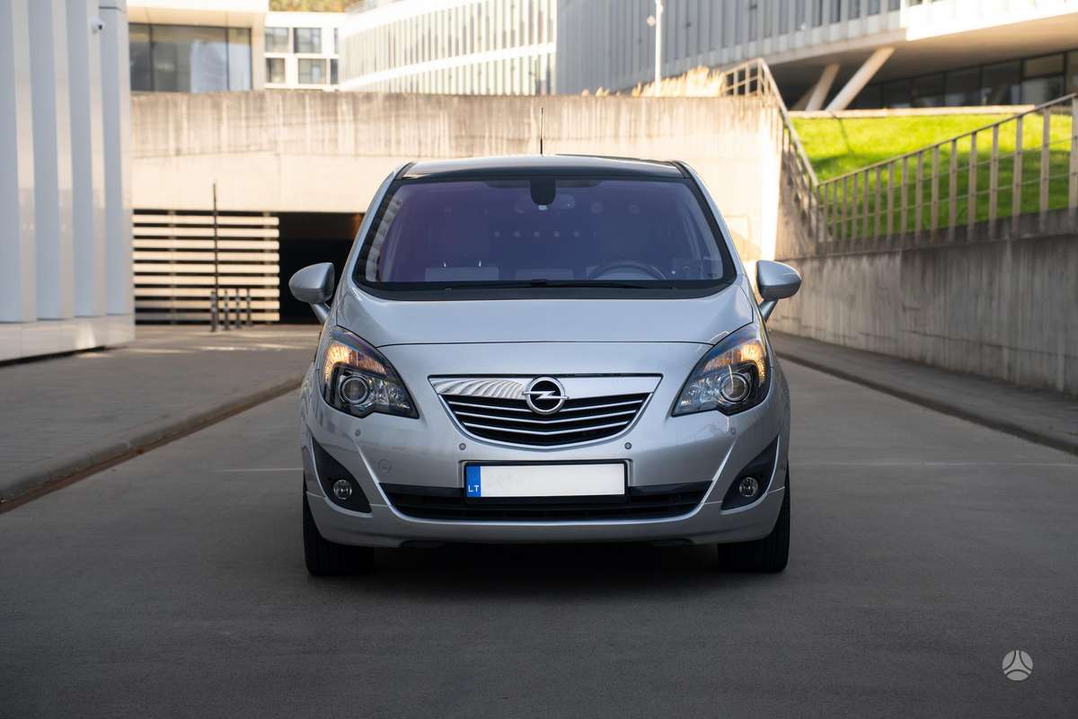 Opel Meriva 2011 — interior