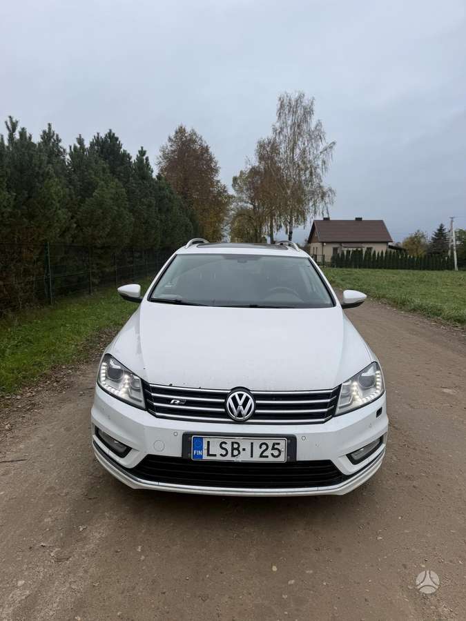 Volkswagen Passat 2013 — rear view