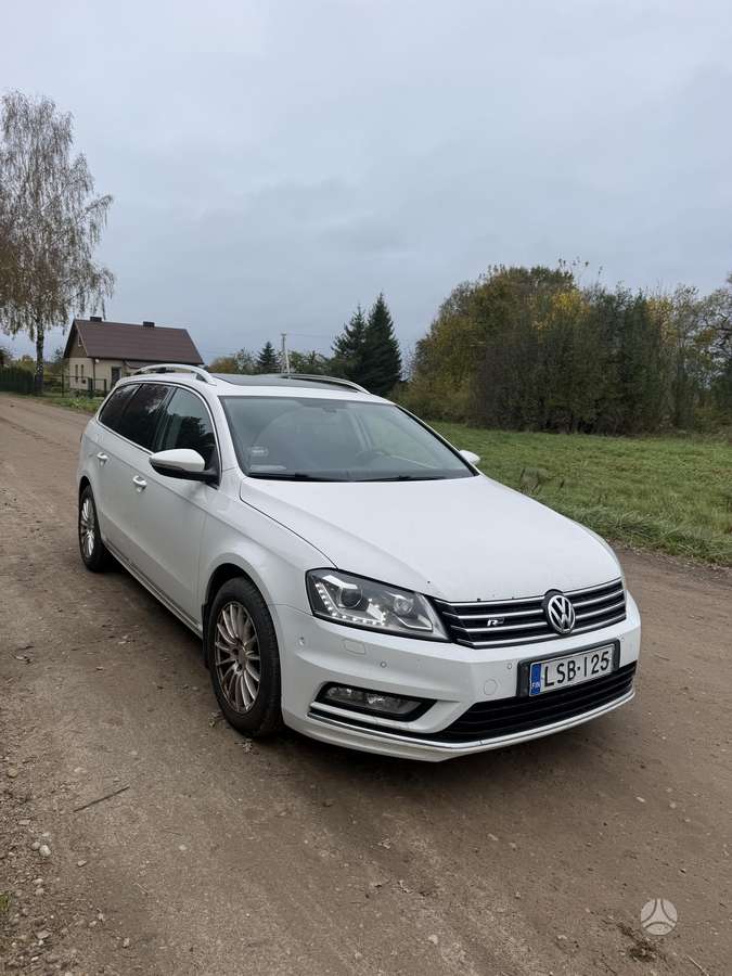 Volkswagen Passat 2013 — interior