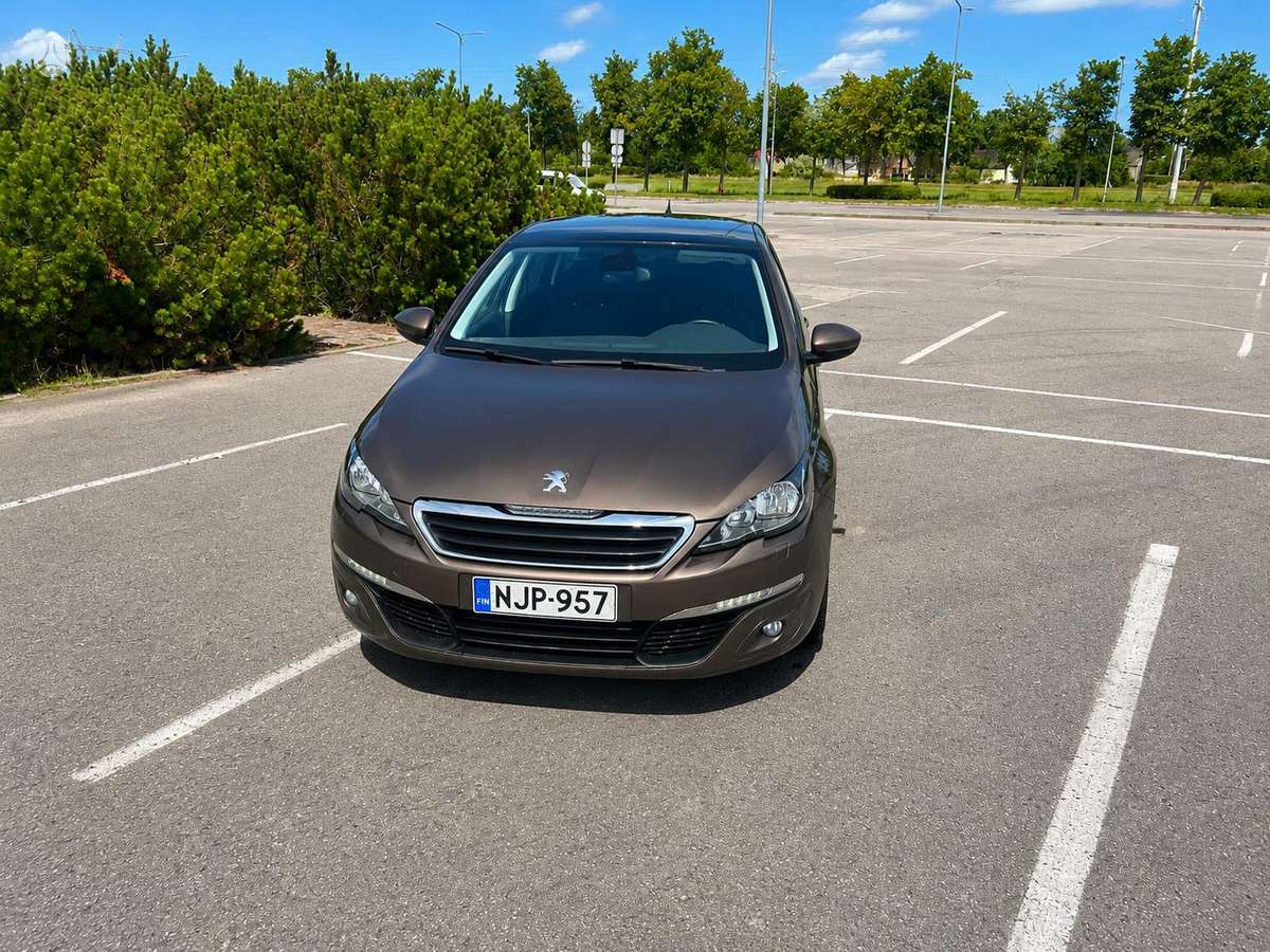 Peugeot 308 2014 — rear view