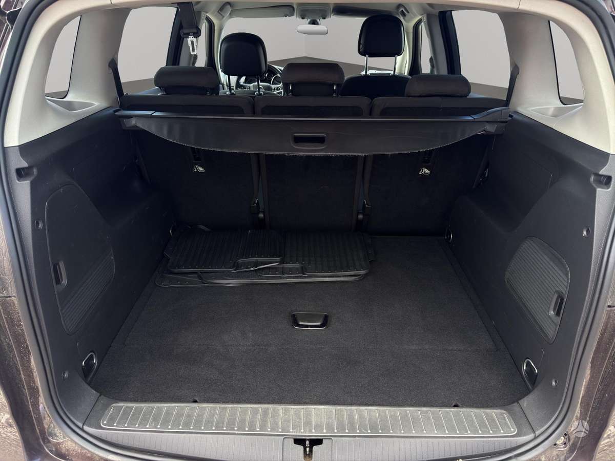 Opel Zafira 2013 — photo 10