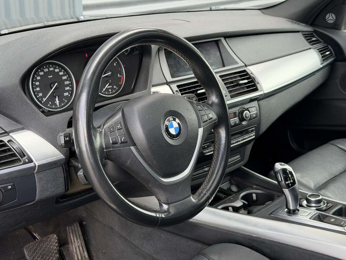 BMW X5 2010 — фото 13