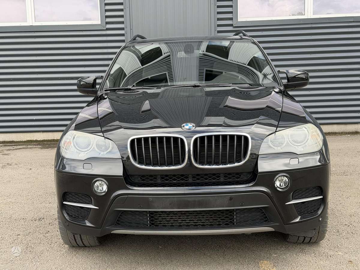 BMW X5 2010 — вигляд ззаду