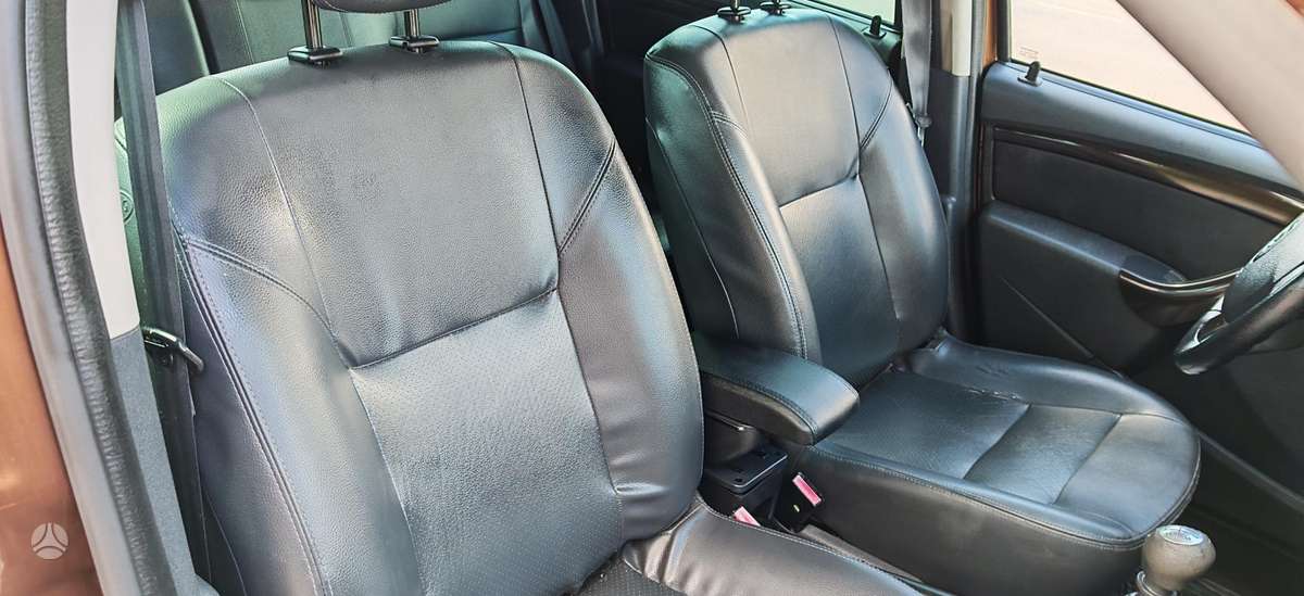 Dacia Duster 2011 — photo 16