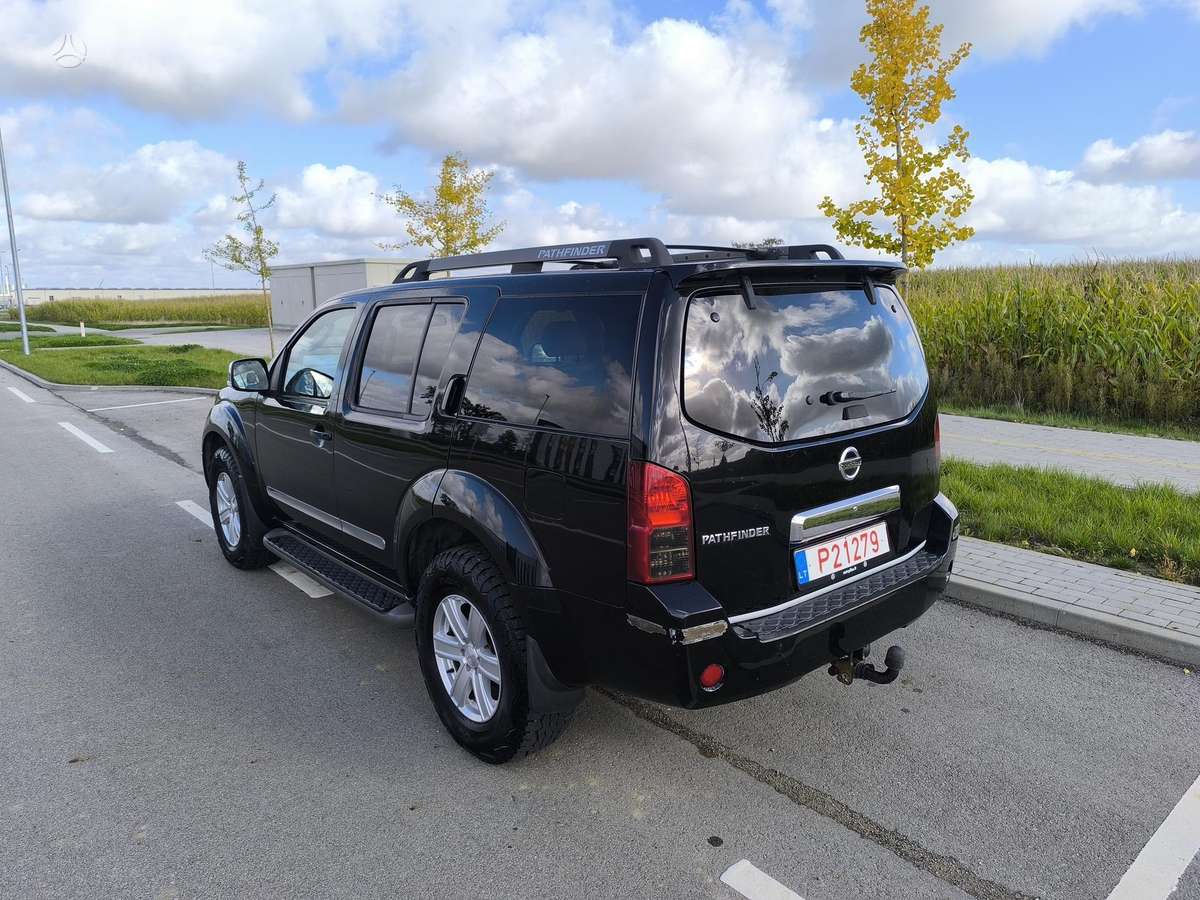 Nissan Pathfinder 2008 — interior