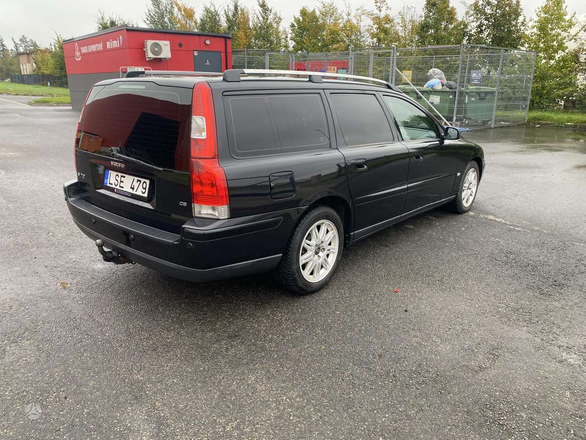 Volvo V70 2006 — interior