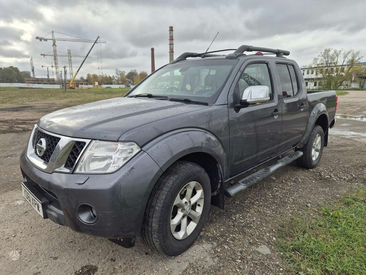 Nissan Navara 2011 — engine