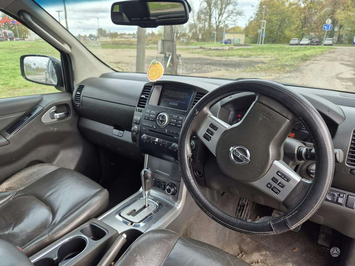 Nissan Navara 2011 — photo 7