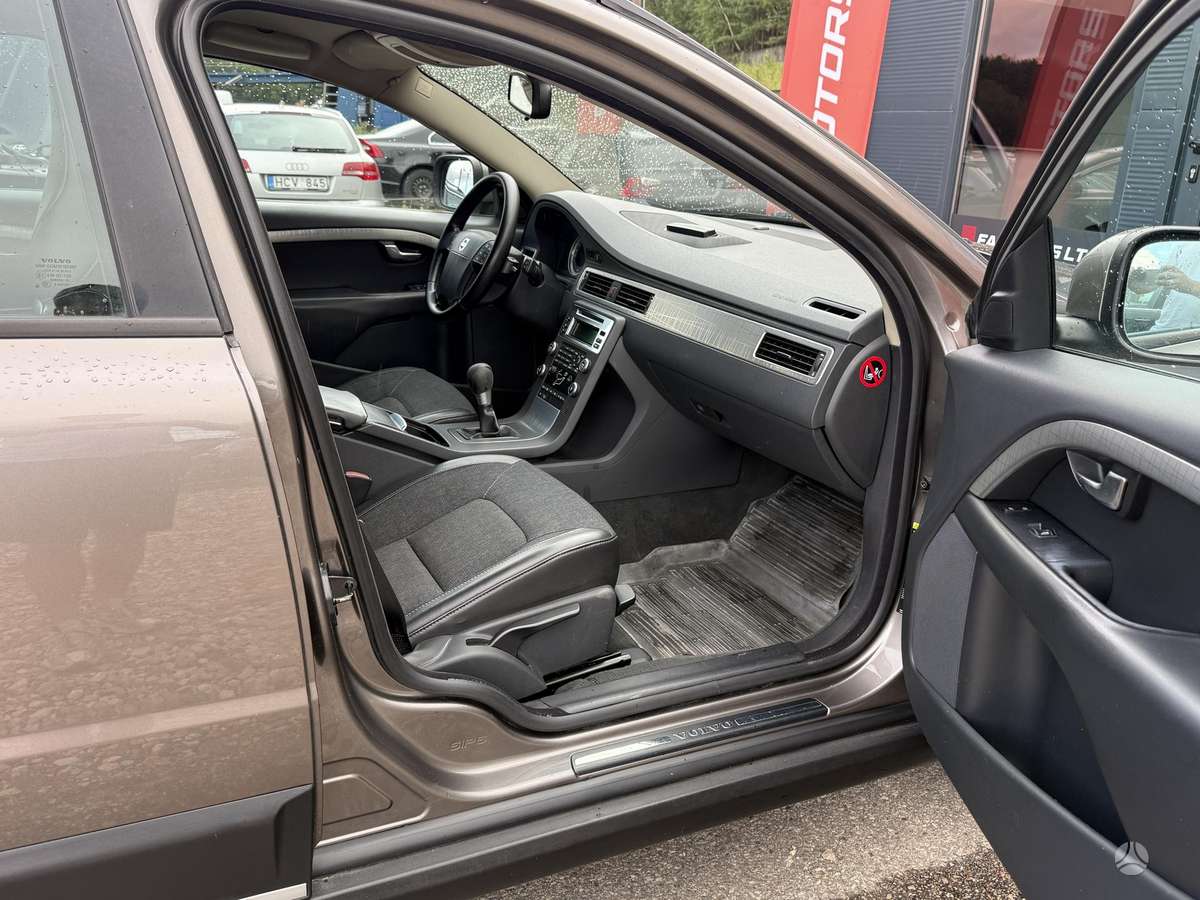 Volvo XC70 2009 — photo 14