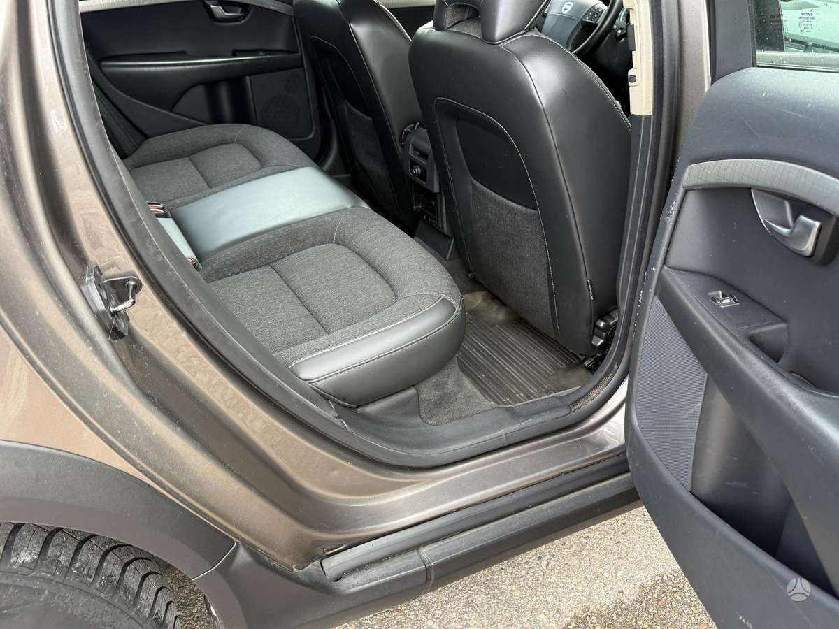 Volvo XC70 2009 — photo 16