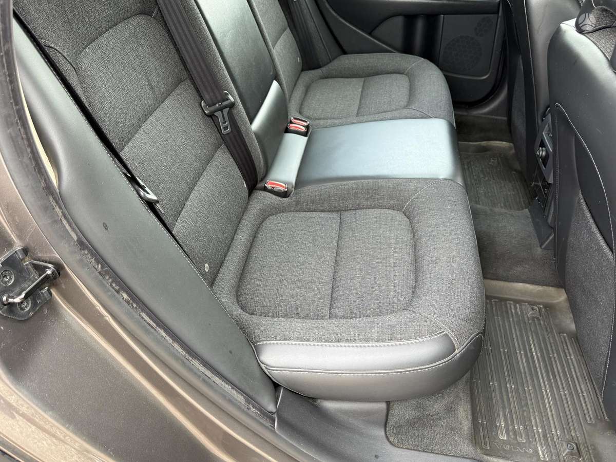 Volvo XC70 2009 — photo 17