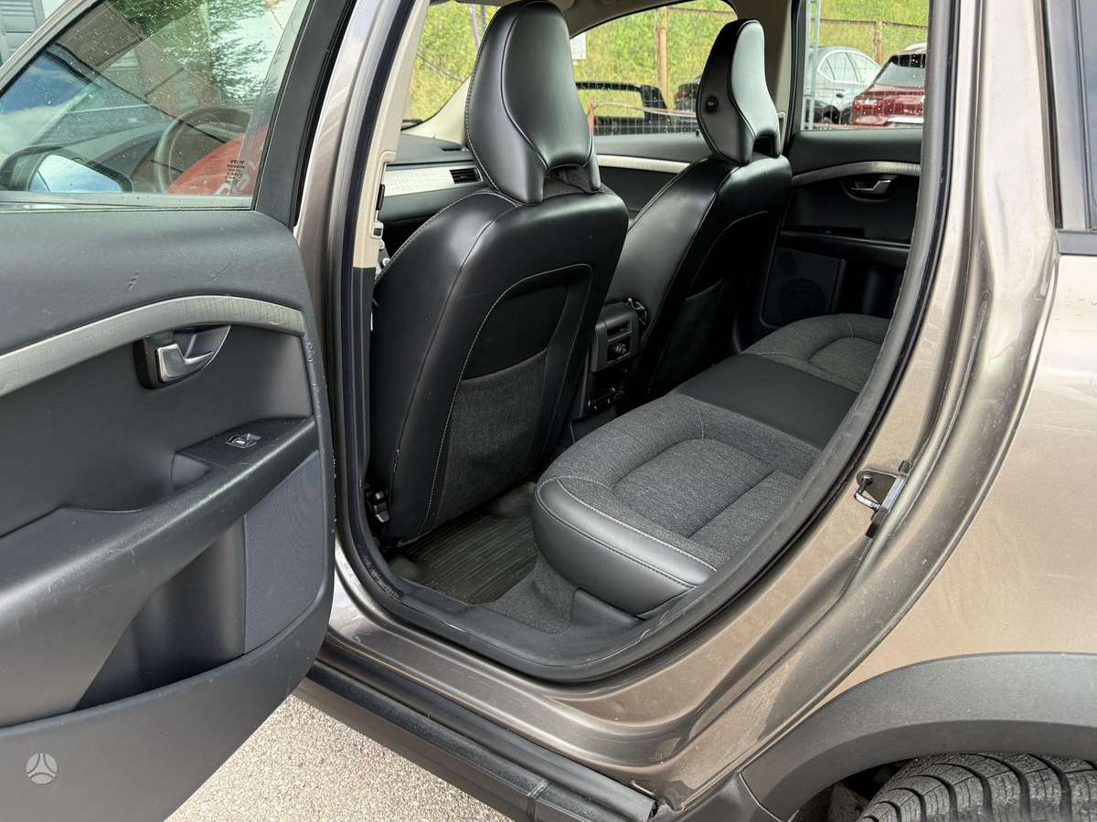 Volvo XC70 2009 — photo 18