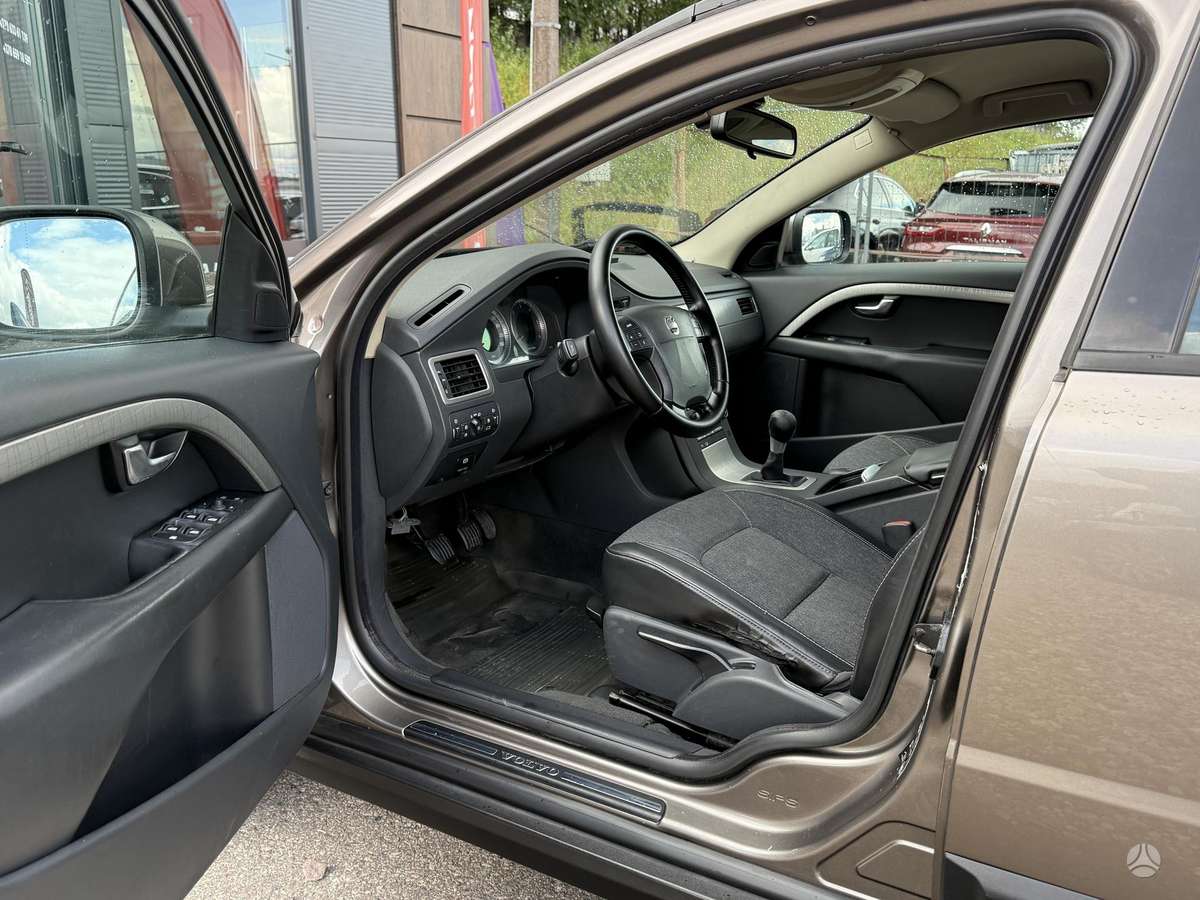 Volvo XC70 2009 — photo 9
