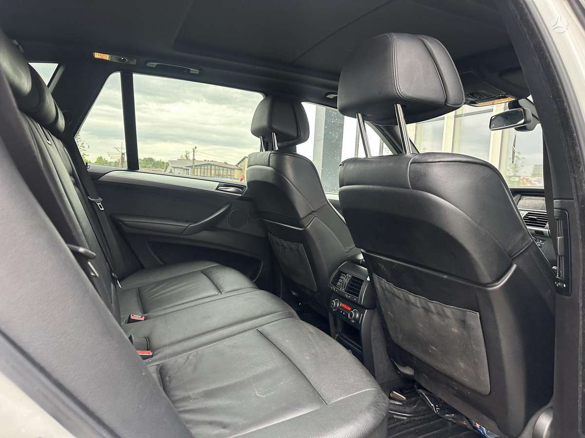 BMW X5 2009 — photo 10