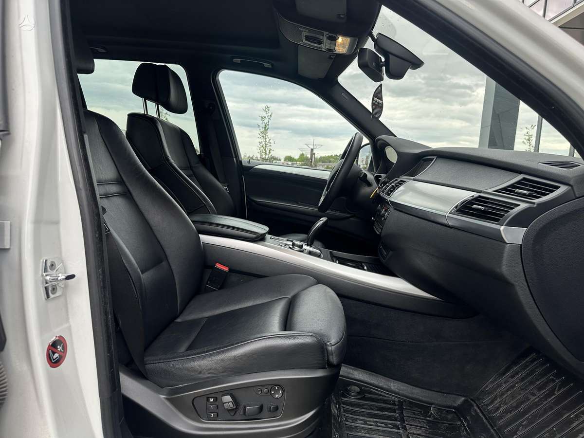 BMW X5 2009 — photo 11