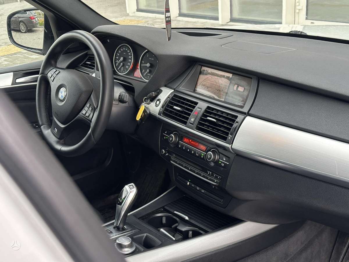 BMW X5 2009 — photo 12