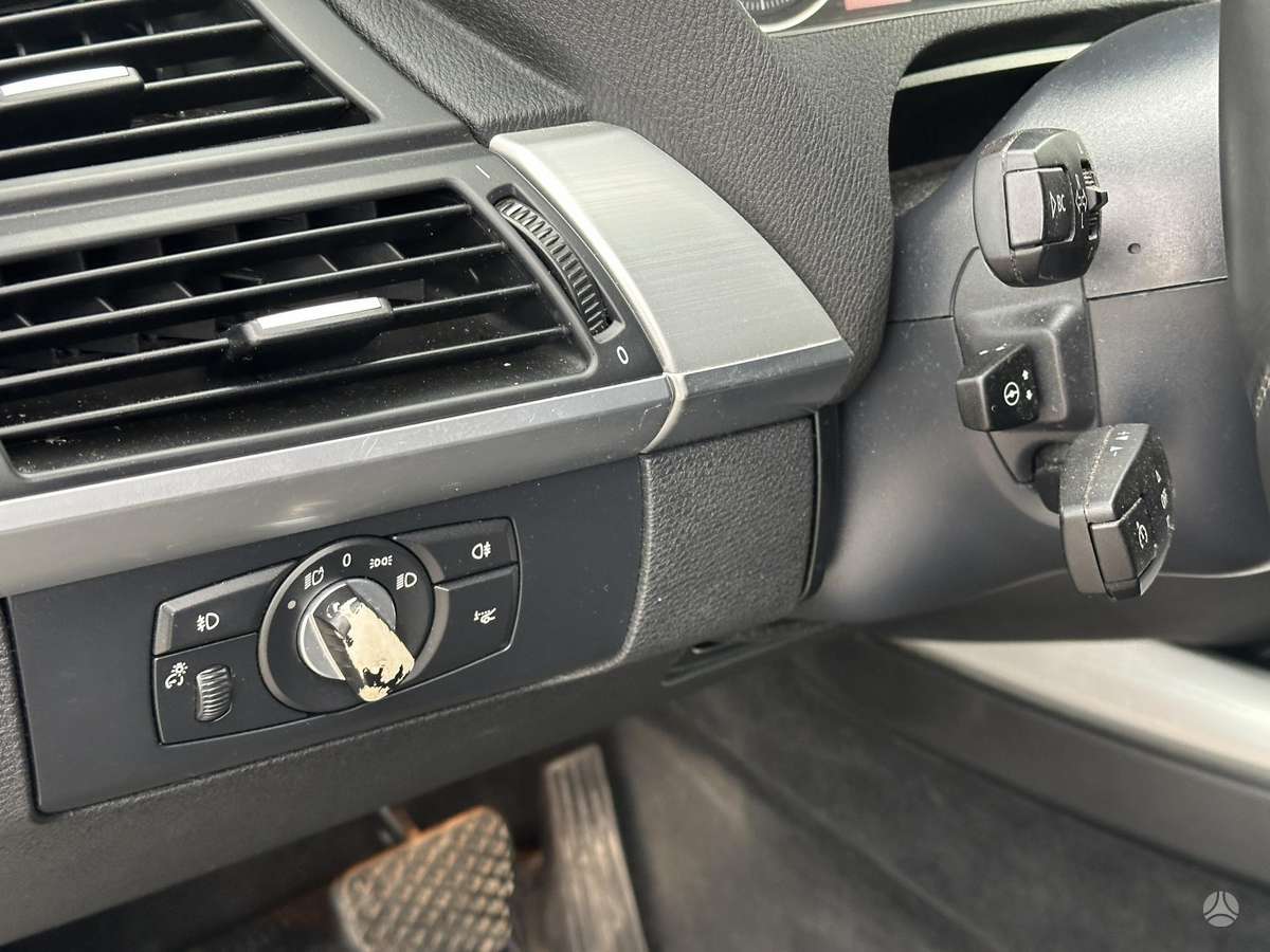 BMW X5 2009 — photo 18