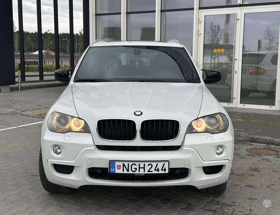 BMW X5 2009 — rear view