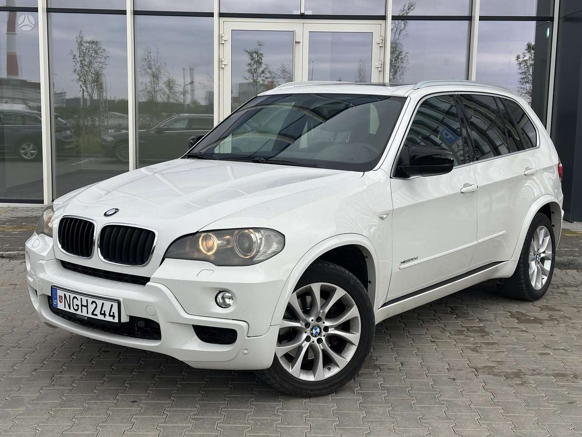 BMW X5 2009 — interior