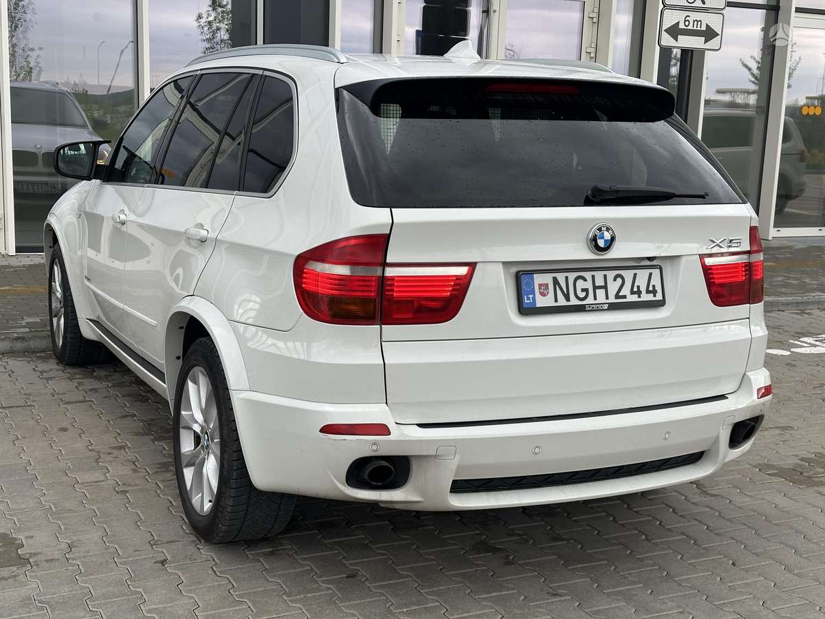 BMW X5 2009 — engine 2993 cm³, 235 HP (173kW)
