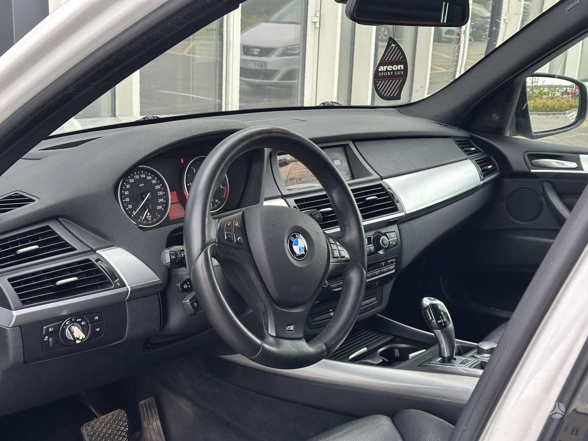 BMW X5 2009 — photo 7