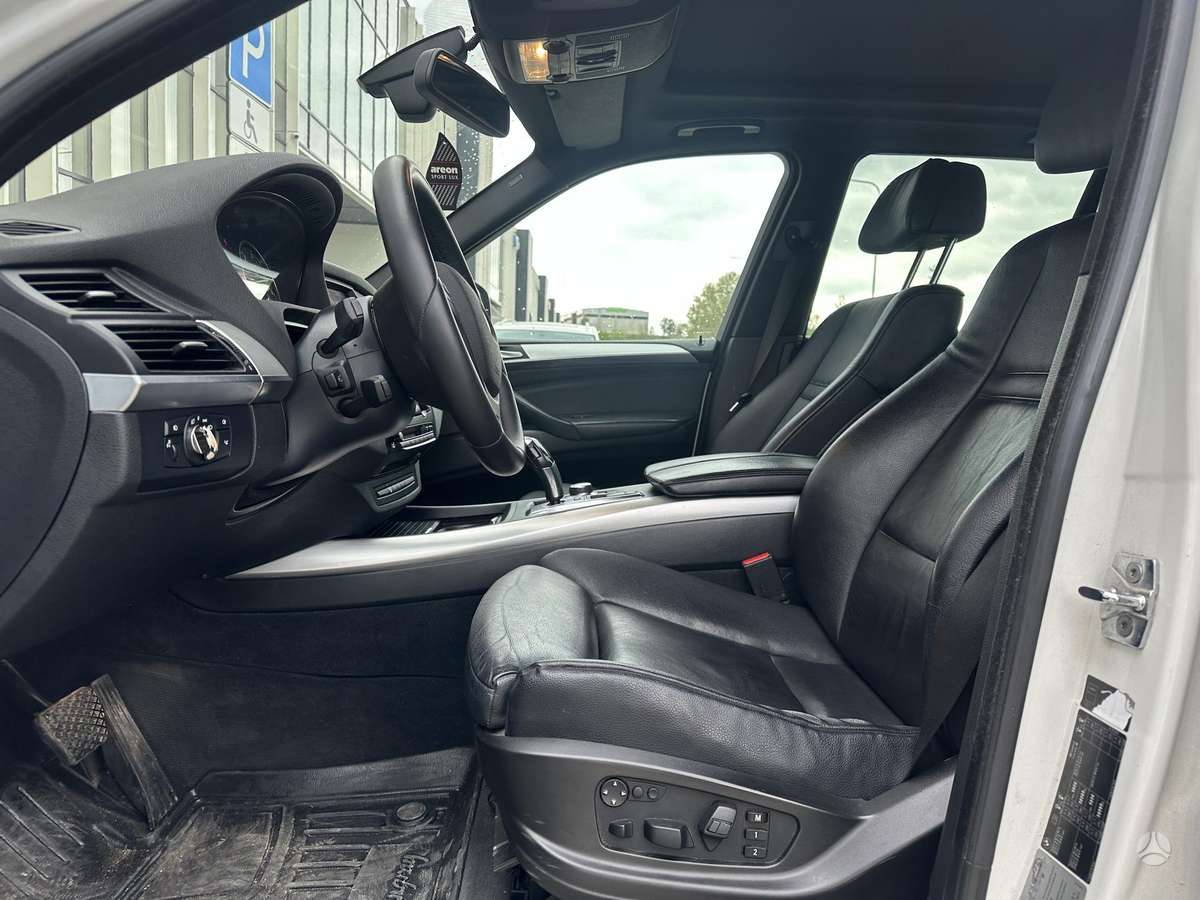 BMW X5 2009 — photo 8