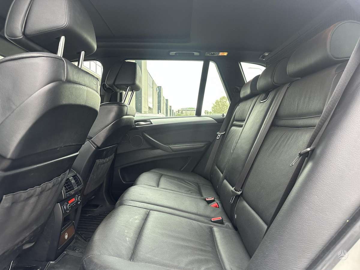BMW X5 2009 — photo 9
