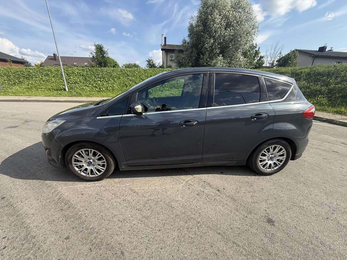 Ford C-MAX 2011 — вигляд ззаду