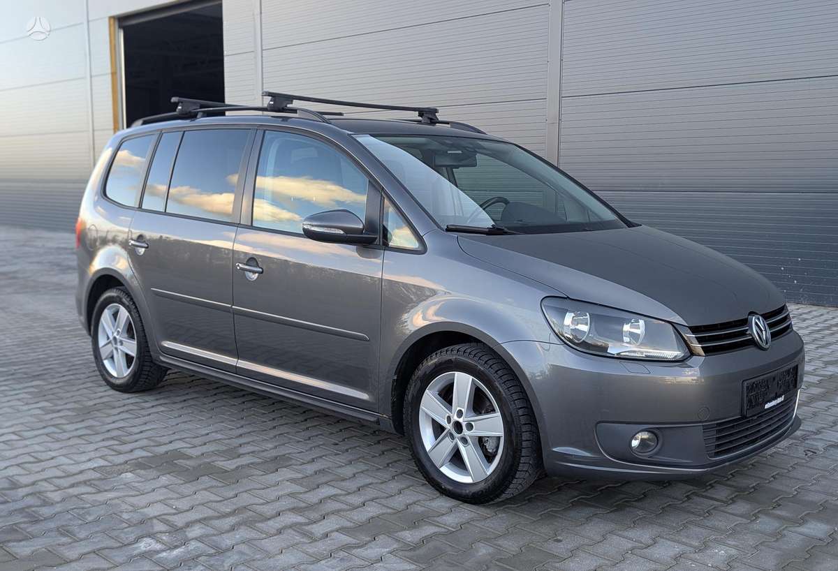 Volkswagen Touran 2014 — interior