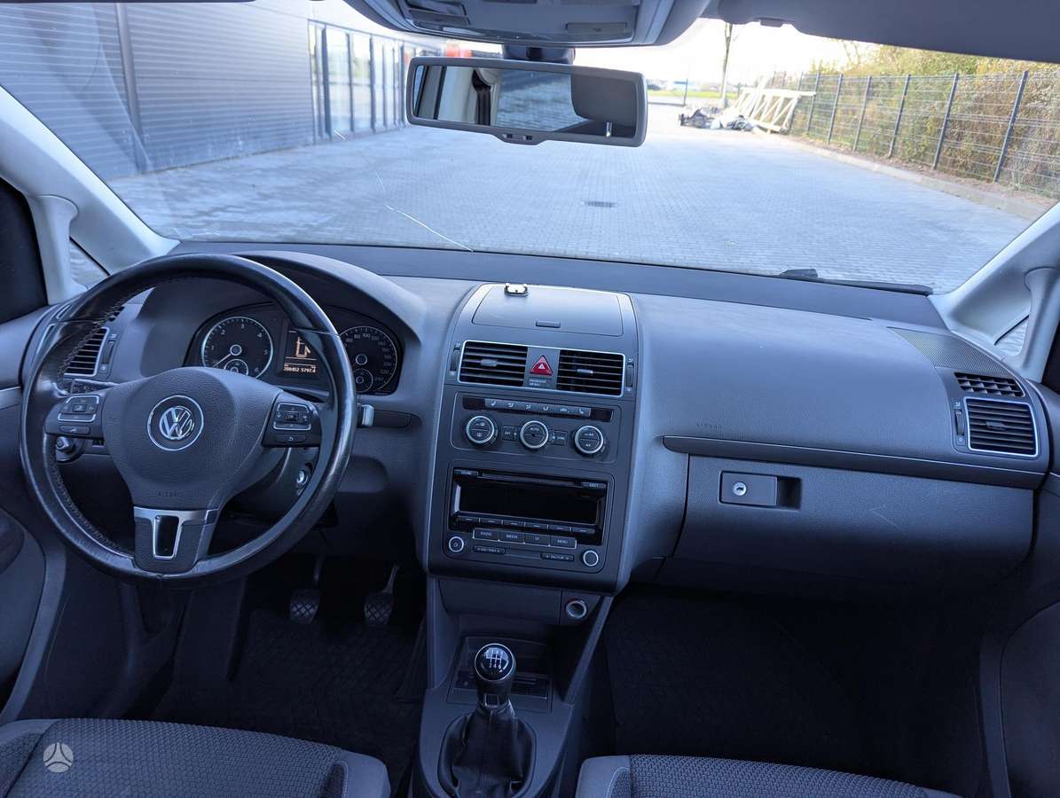 Volkswagen Touran 2014 — photo 30