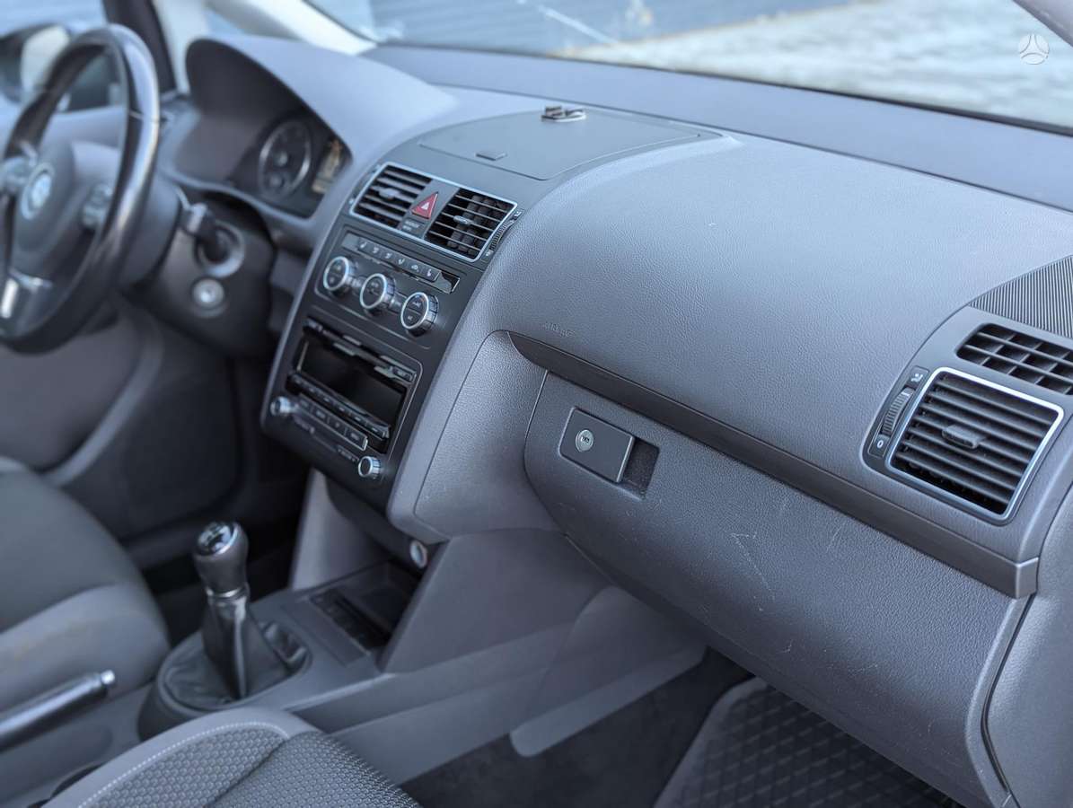 Volkswagen Touran 2014 — photo 31