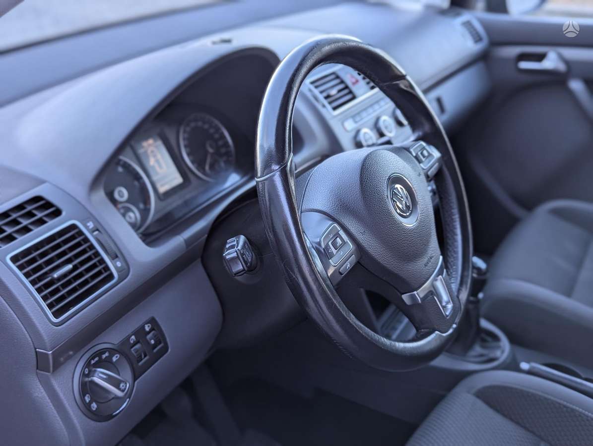 Volkswagen Touran 2014 — photo 33
