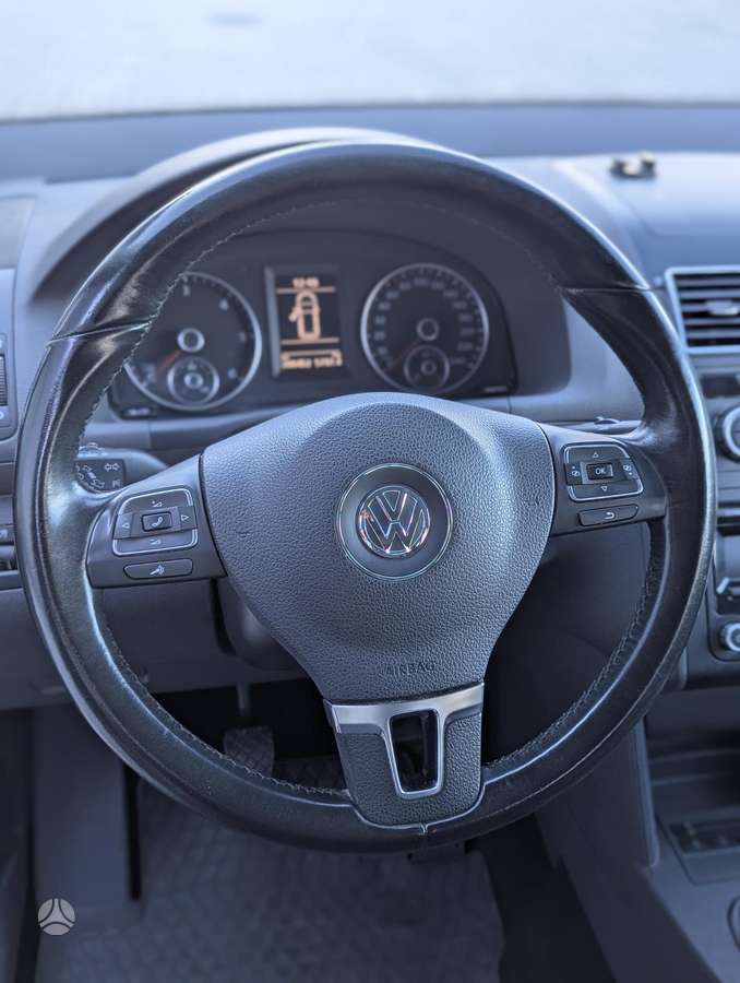Volkswagen Touran 2014 — photo 34