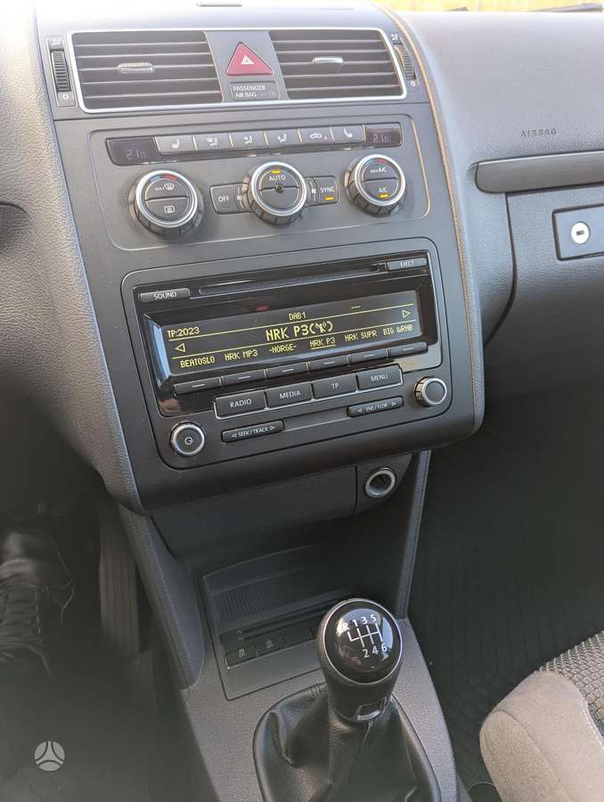 Volkswagen Touran 2014 — photo 36