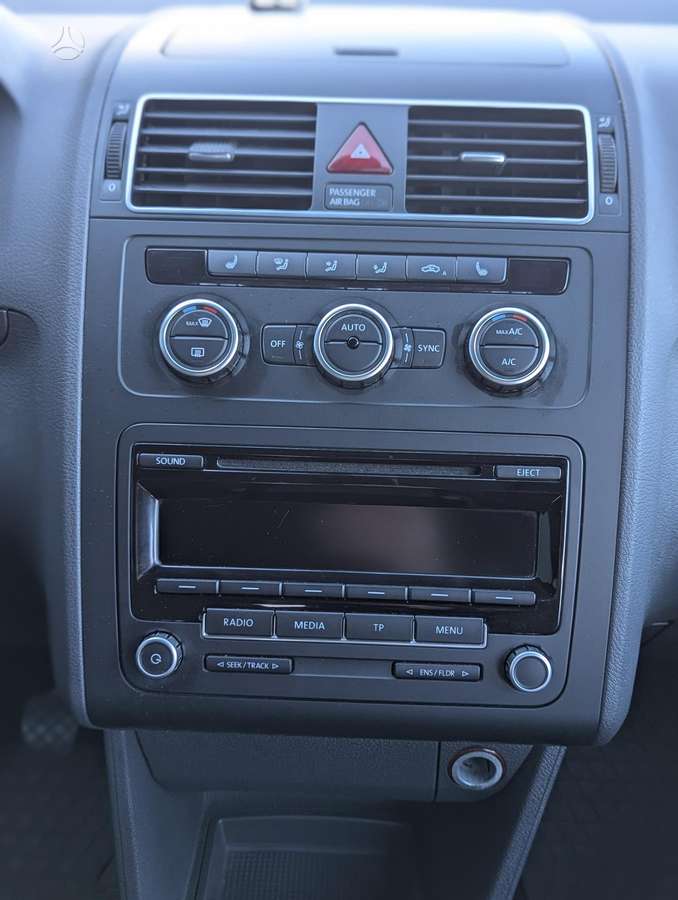 Volkswagen Touran 2014 — photo 37