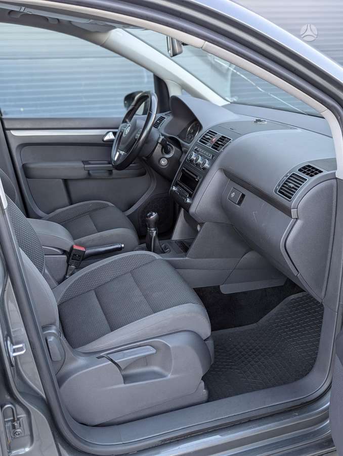 Volkswagen Touran 2014 — photo 45