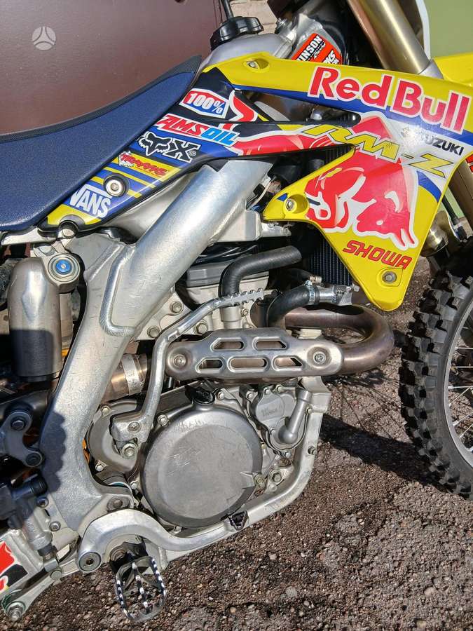Suzuki RMZ 2010 — engine 450 cm³