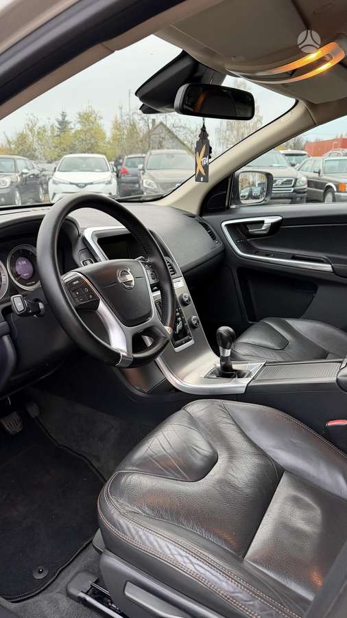 Volvo XC60 2013 — photo 10