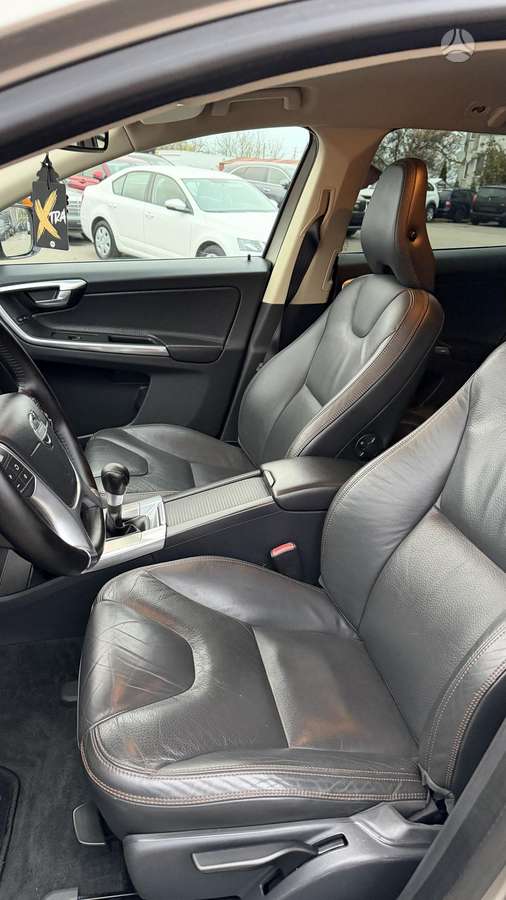Volvo XC60 2013 — photo 11