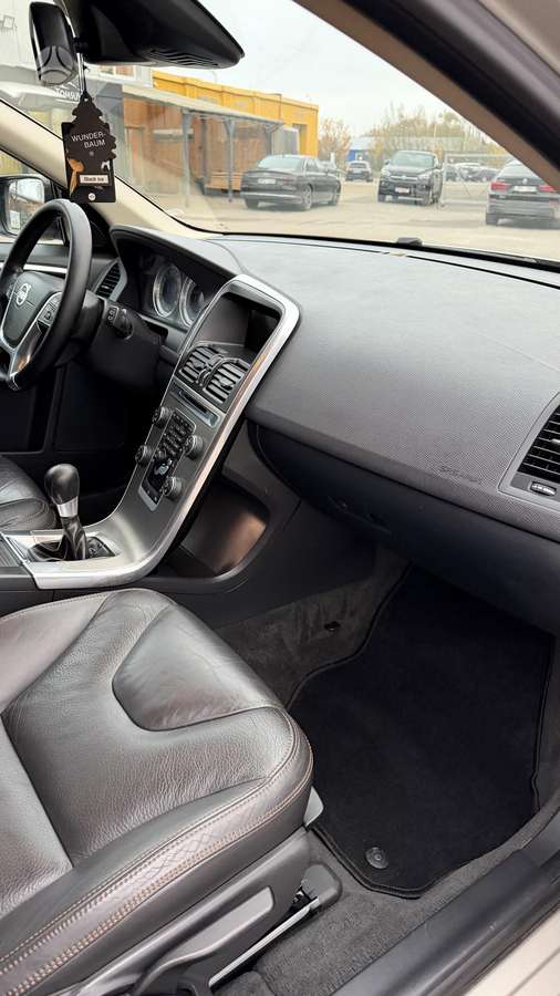 Volvo XC60 2013 — photo 14