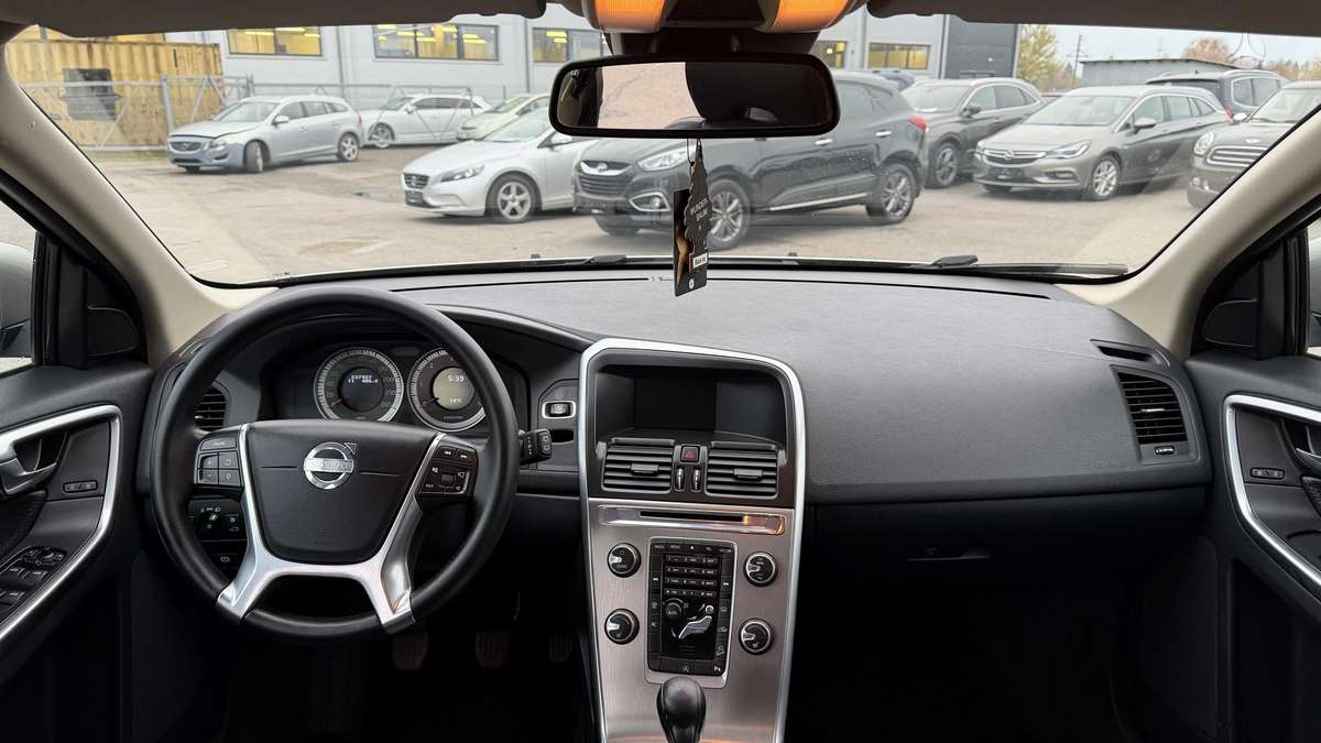 Volvo XC60 2013 — photo 16